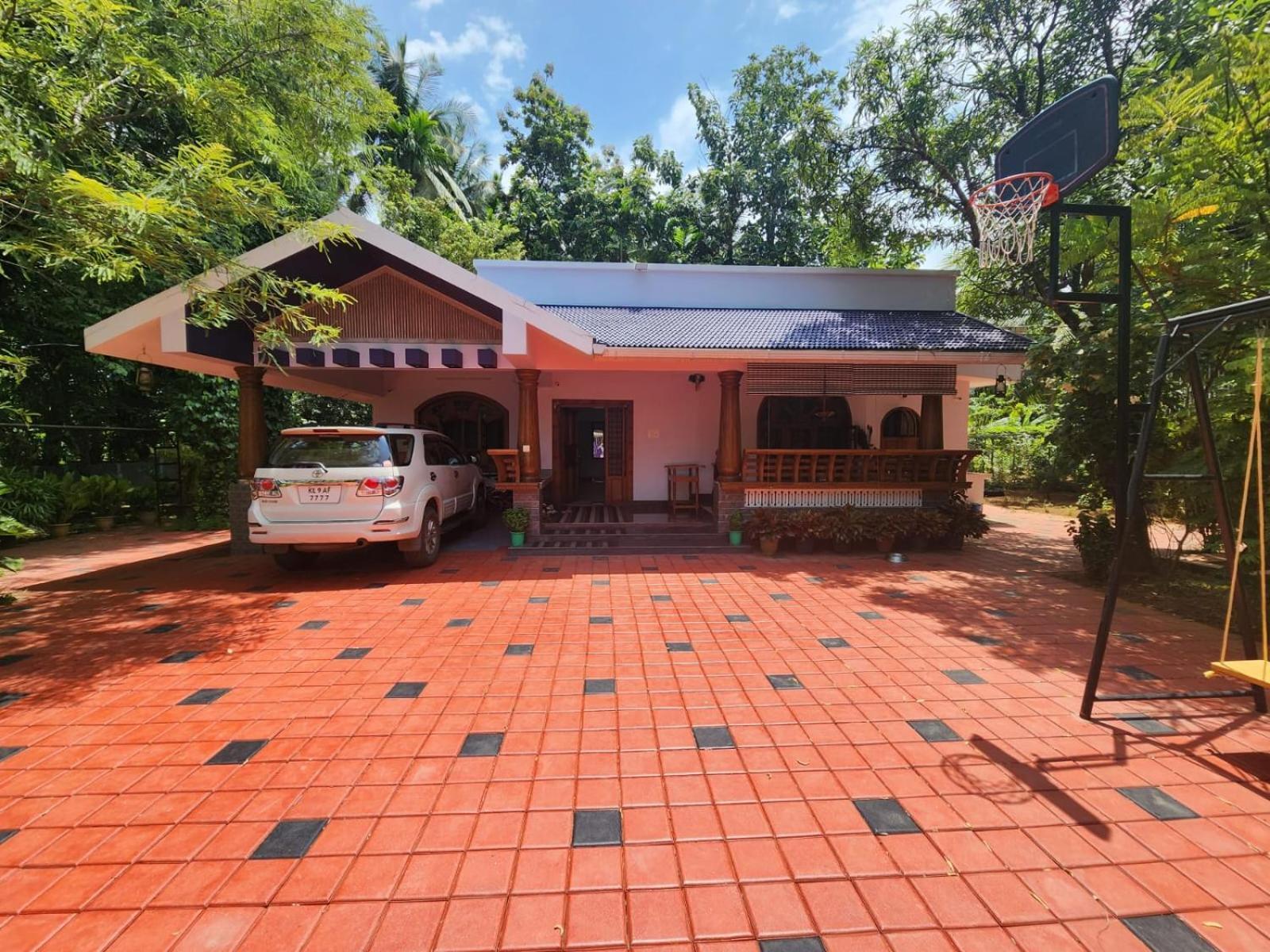 Serenity And Treehouse Palakkad